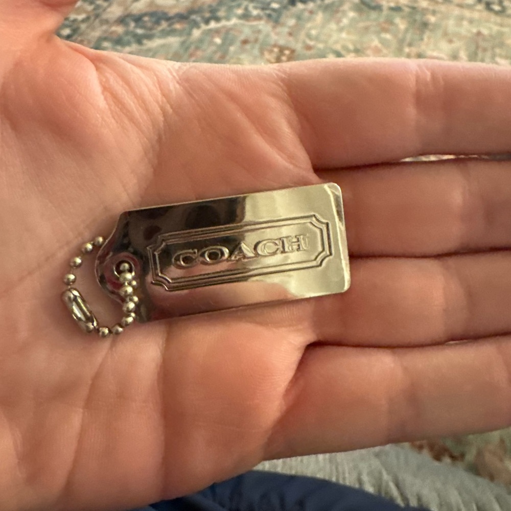 Silver metal coach hangtag - Picture 2 of 5